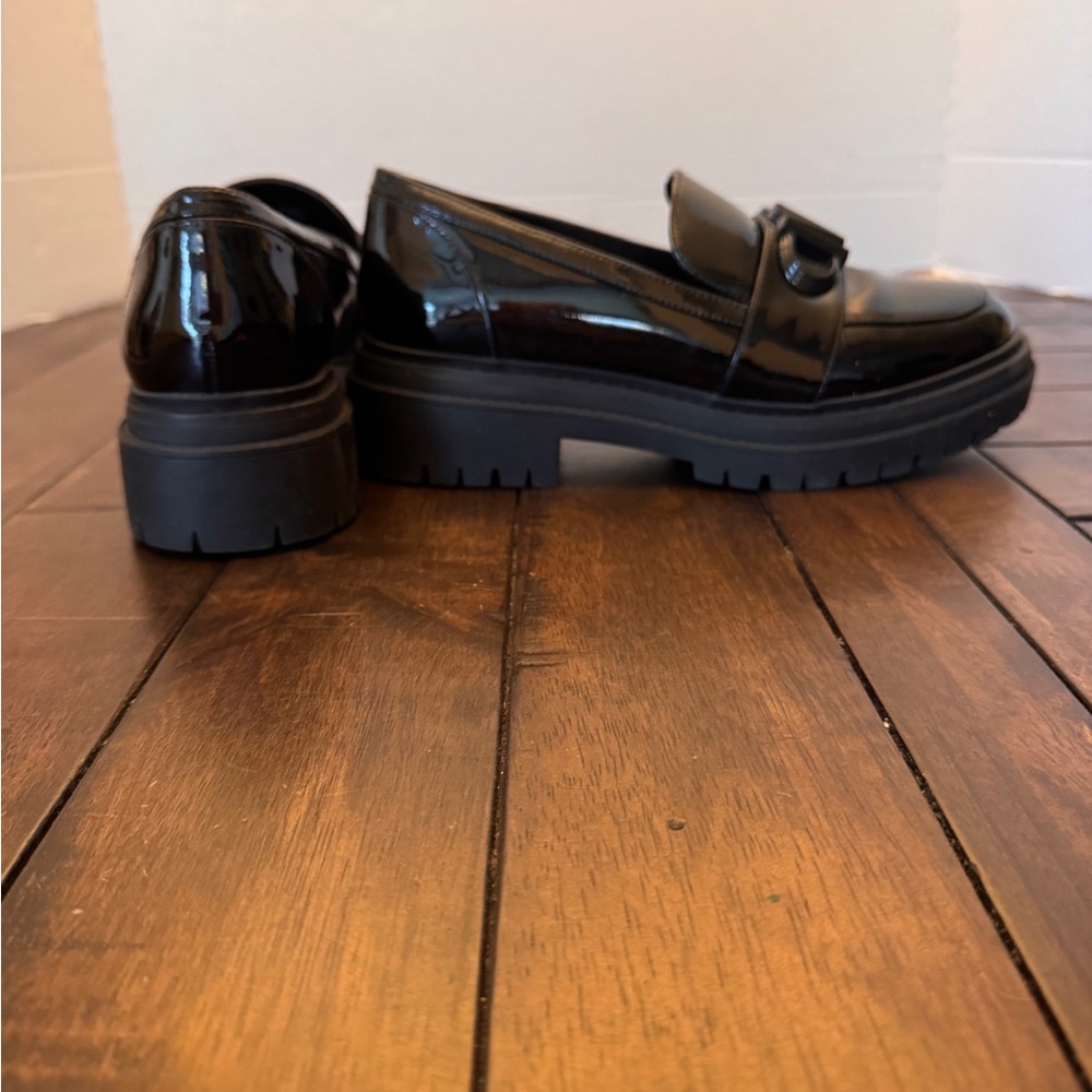 MICHAEL KORS Women's Black Patent Parker Lug Empire MK Charm Loafer Shoe Size 7 - Picture 9 of 11